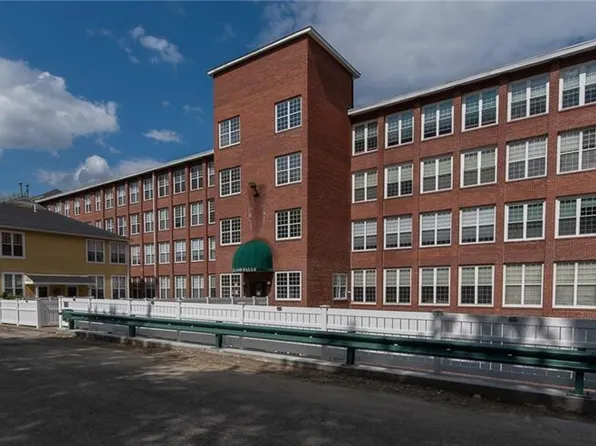 2 School St #425, Lincoln, RI 02865