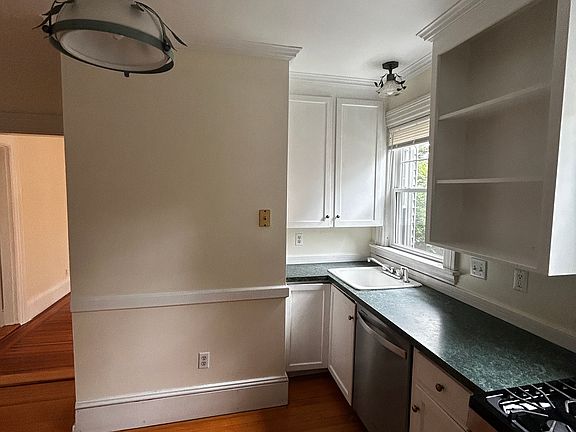 2nd image of 556-558 Hope St Unit A