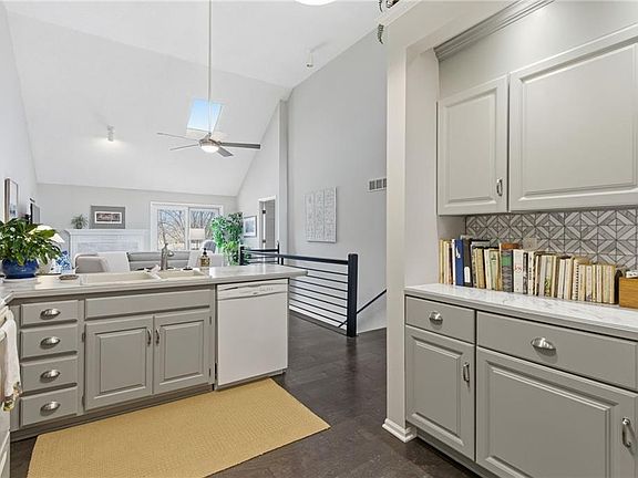 3rd image of 3011 Cedar Crest Dr APT B