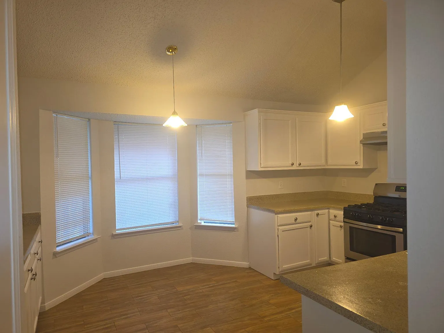 3 bed, 2.0 bath, 1783 sqft, $1,900 — Photo 4