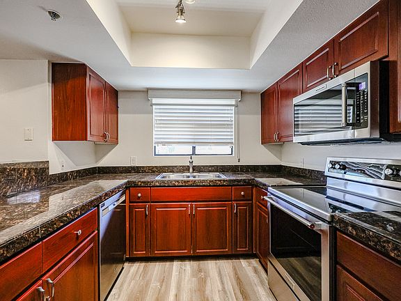 4th image of 5104 N 32nd St Unit 418