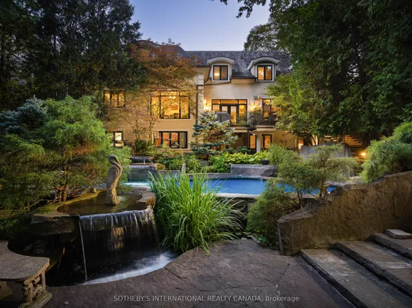 23 Edenbrook Hl, Toronto, ON M9A 3Z7