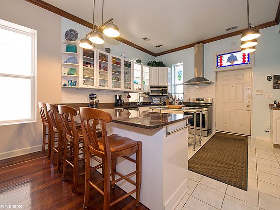 5th image of 1017 S Oakley Blvd