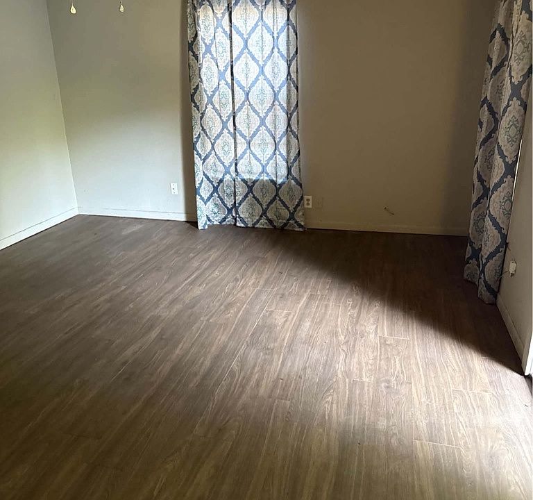 2nd image of 605 Stirman St