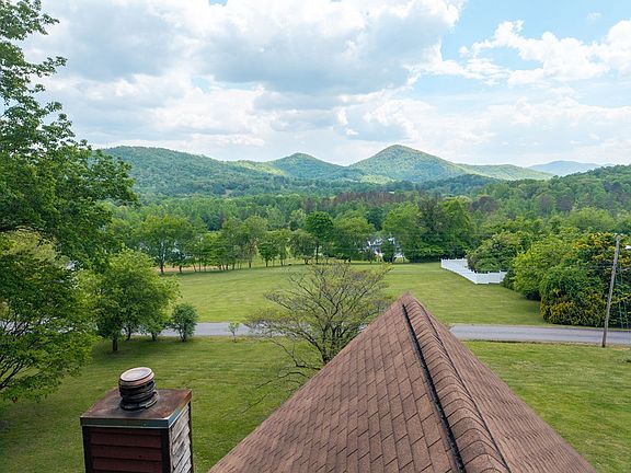 3rd image of 206 Ivy Knob Ln