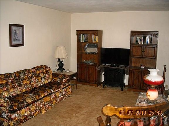 2nd image of 207 Chicago Ave