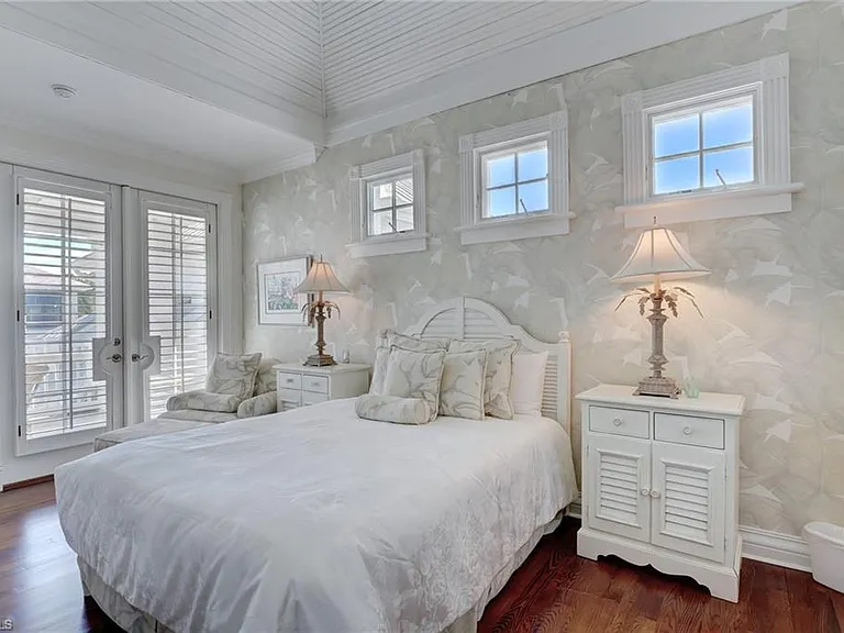 1551 Gulf Shore Blvd S — Photo 37