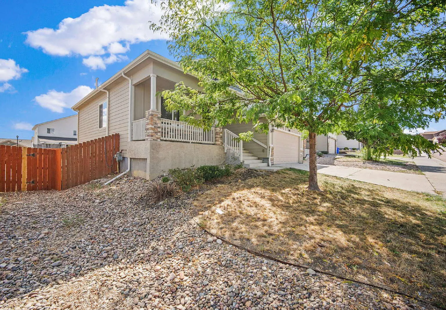3 bed, 2.5 bath, 1990 sqft, $2,350 — Photo 3