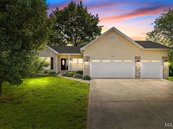 1706 Chestnut Farms Ct, Fenton, MO 63026