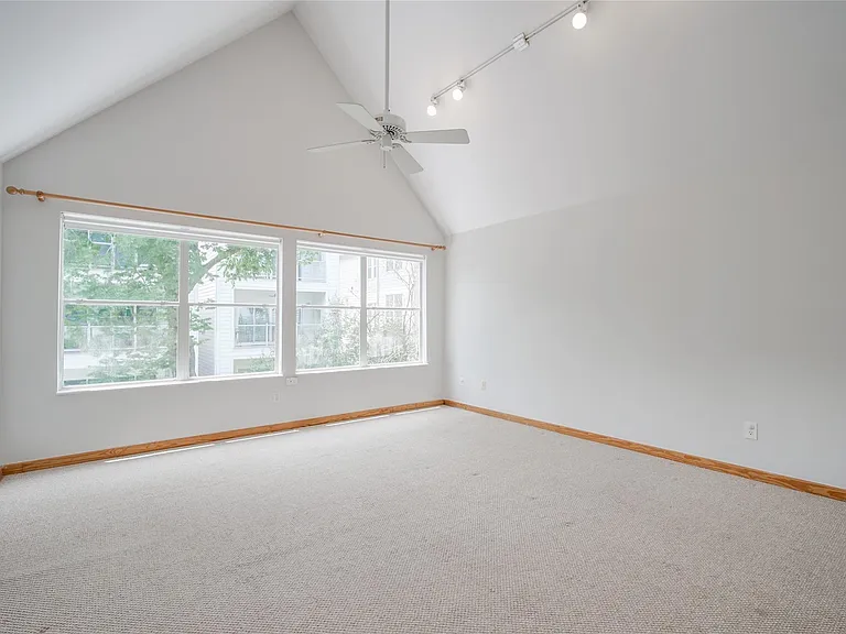 5425 Dickson St — Photo 26