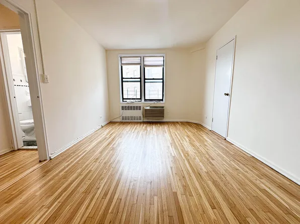 100-25 Queens Boulevard image 6 of 7