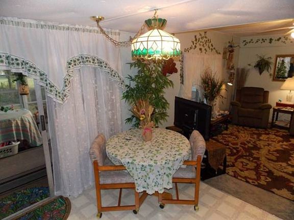 5th image of 36432 Laurel Ln