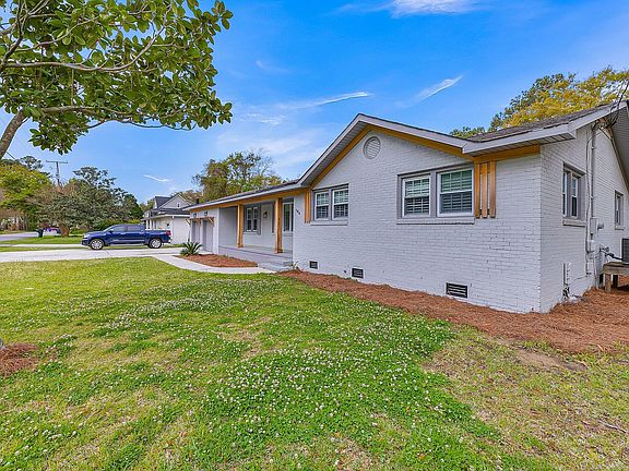 3rd image of 764 Creekside Dr