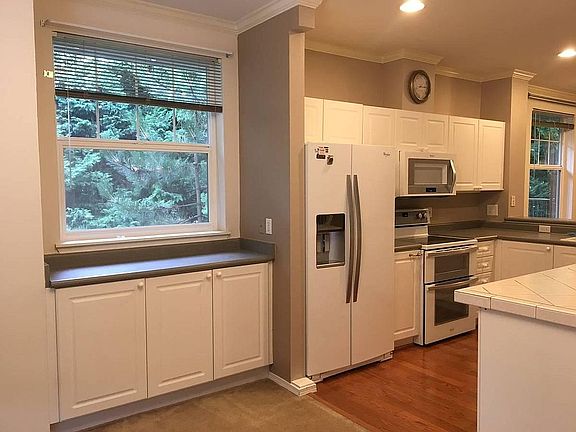 4th image of 16125 Juanita Woodinville Way NE Unit 611