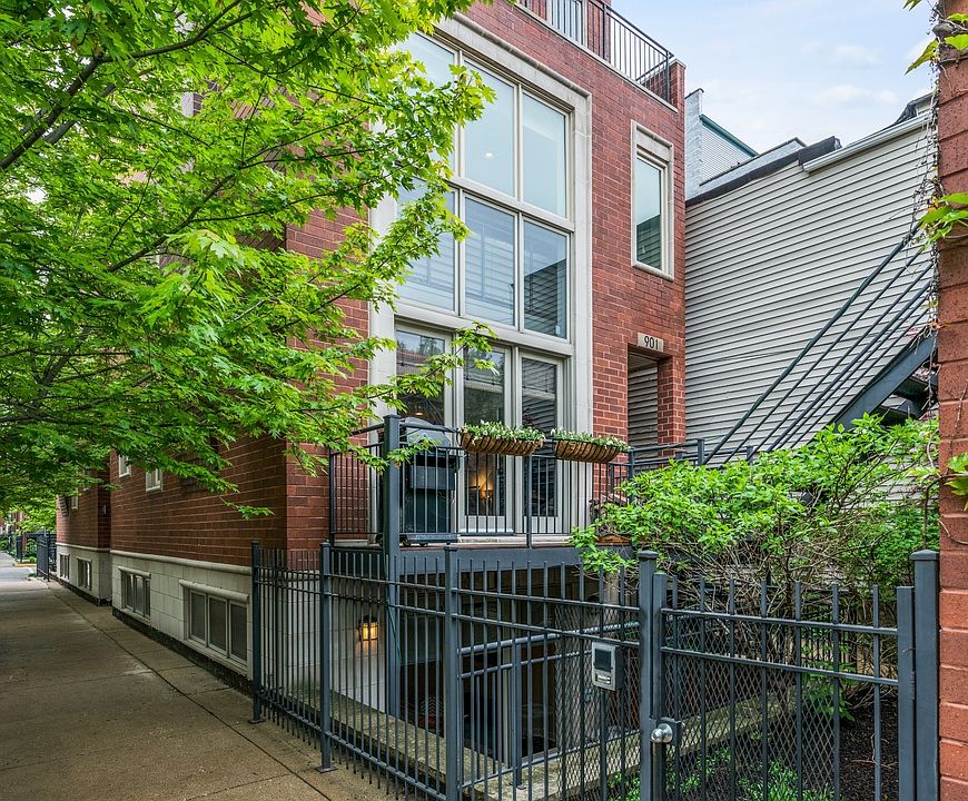 1st image of 901 N Hermitage Ave APT 1R
