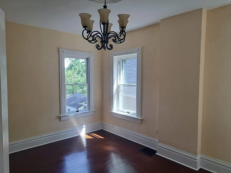 322 N 6th St — Photo 15