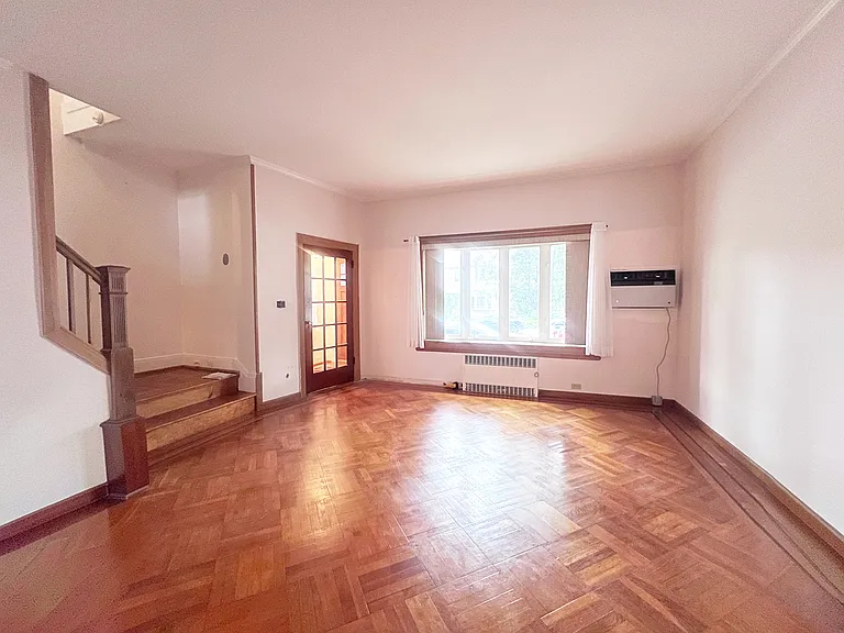 8407 63rd Ave — Photo 2