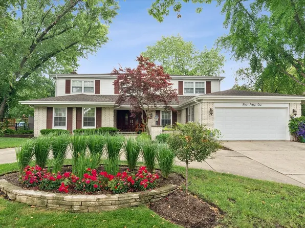 951 Suffield Ter, Northbrook, IL 60062