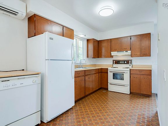 4th image of 9 Holmes Hill Rd