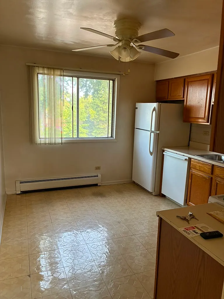 2 bed, 850 sqft, $1,700 — Photo 2