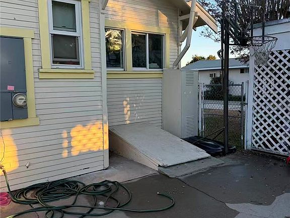 3rd image of 5313 Acacia St