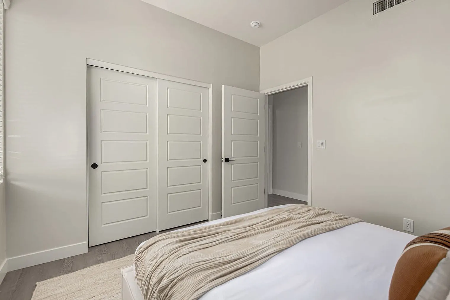 2 bed, 2.0 bath, 1162 sqft, $2,843 — Photo 4