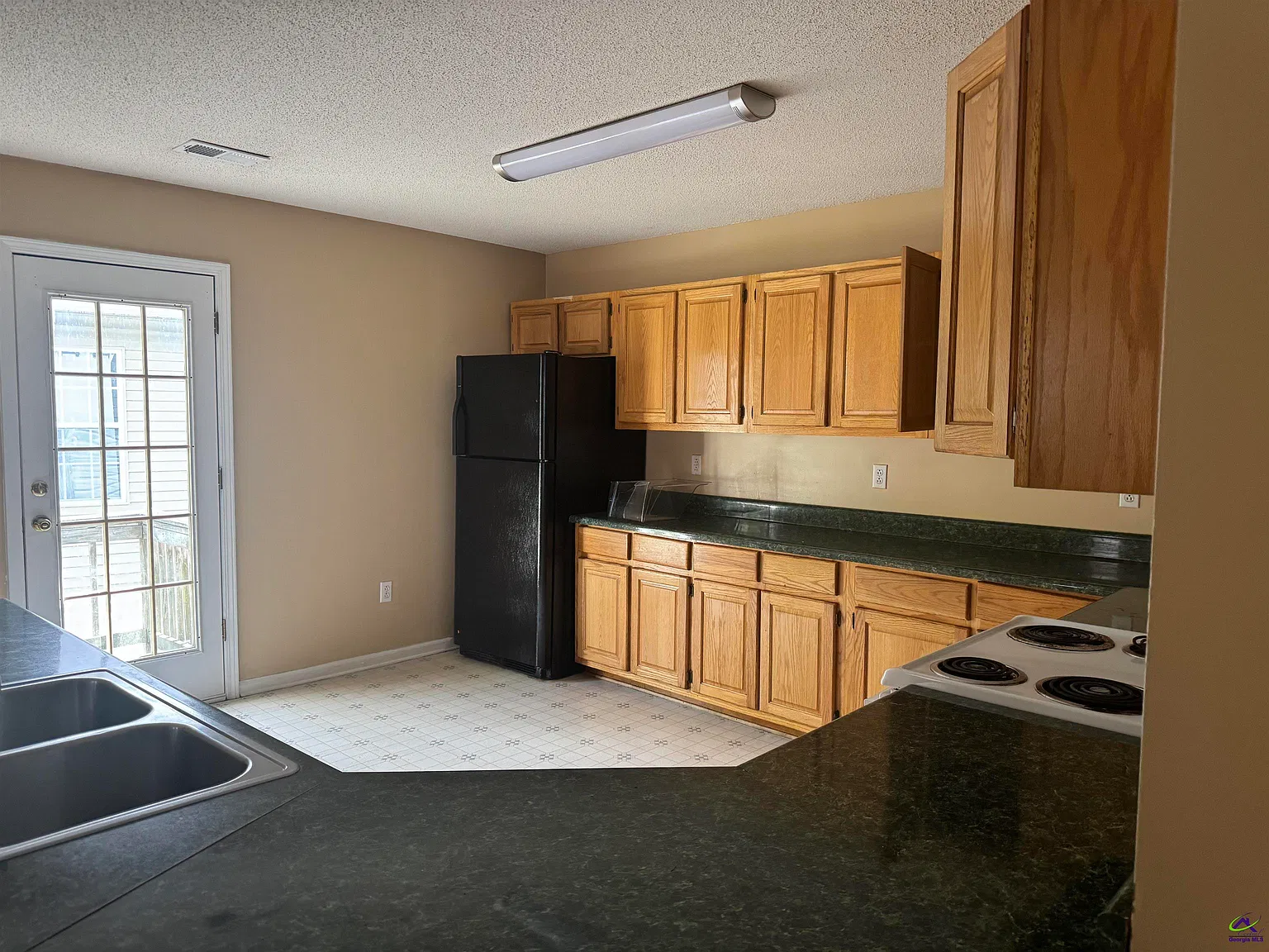 3 bed, 2.0 bath, 1395 sqft, $1,350 — Photo 3