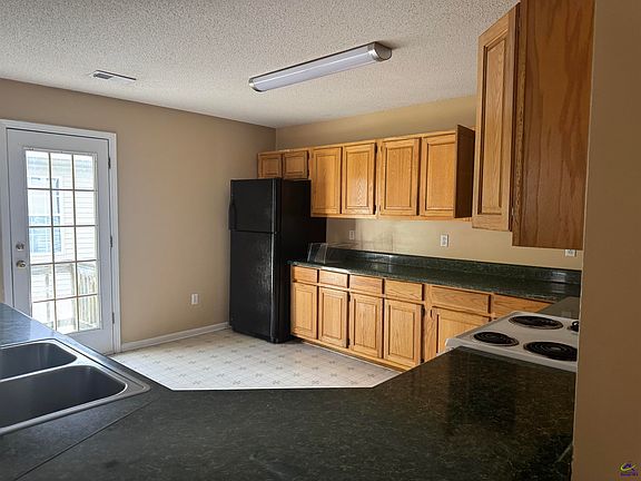 3rd image of 136 Oscar Ct