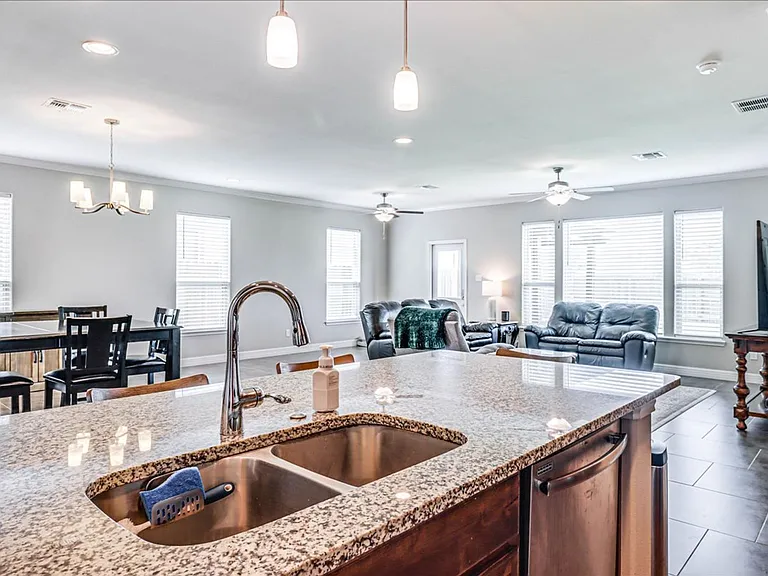 7617 Diamond Dr — Photo 15