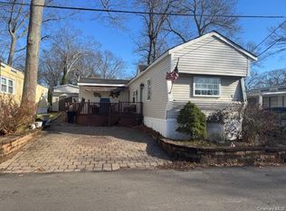 658 Sound Avenue #F6, Calverton, NY 11933