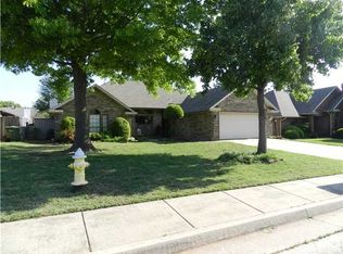 137 E Vail Dr, Yukon, OK 73099