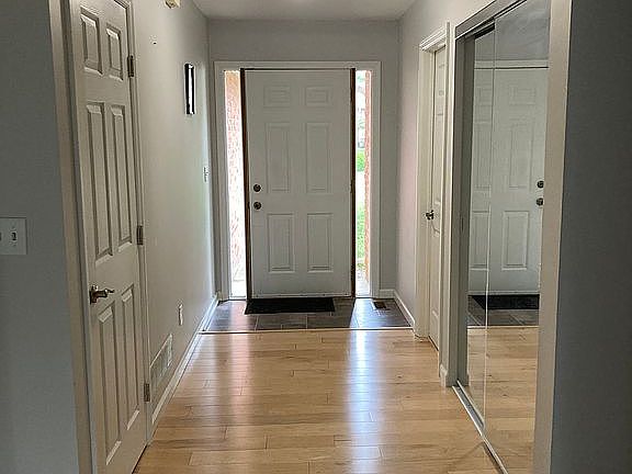 3rd image of 19 Meadow Cir