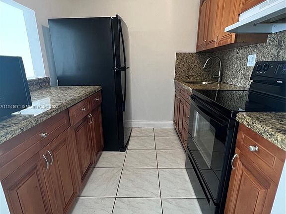 3rd image of 5731 NW 37th St APT 305