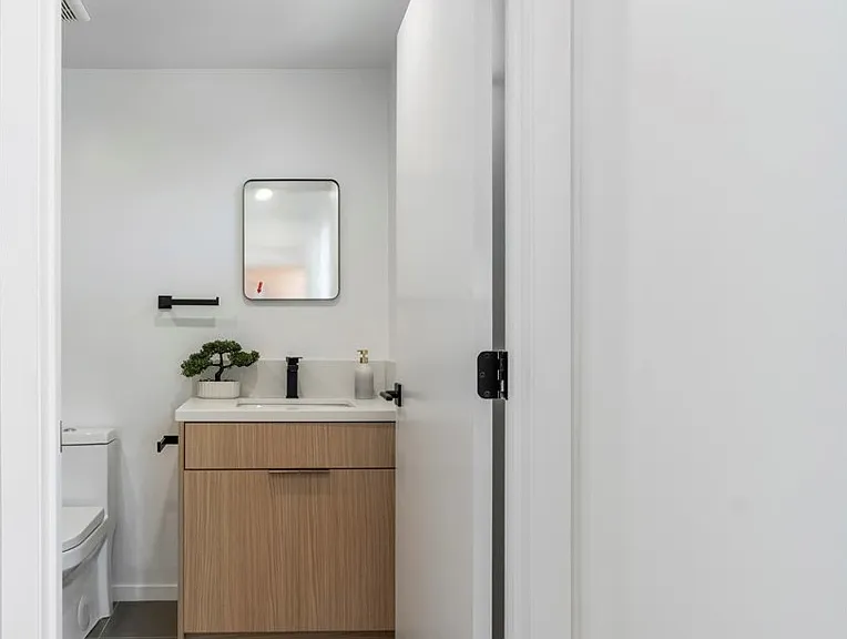 2515 Alsace Ave #1/2 — Photo 3