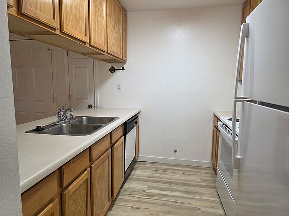 5th image of 2800 Grenada Dr