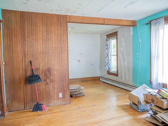5th image of 436 Park St