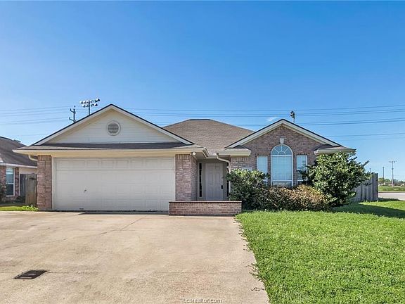 3rd image of 919 Bougainvillea St