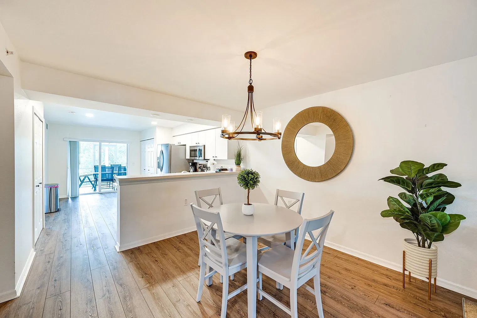 2 bed, 2.0 bath, 1367 sqft, $2,645 — Photo 4
