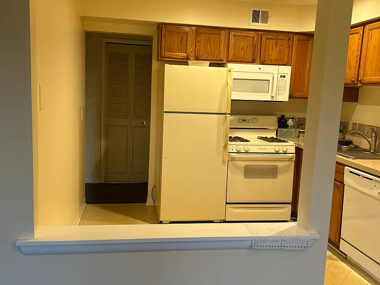 468 Fox Hills Dr S #6 — Photo 11