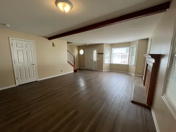 917 College Ave, Wheaton, IL 60187