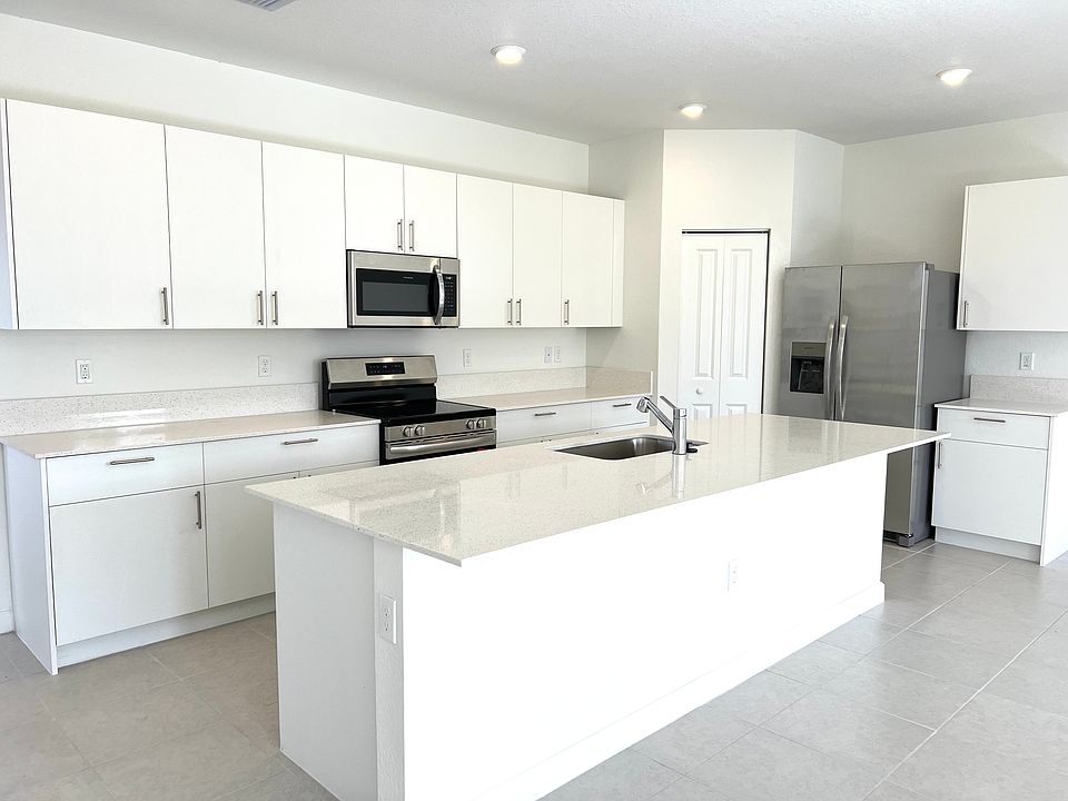 1st image of 3040 Green Palm Ct #4