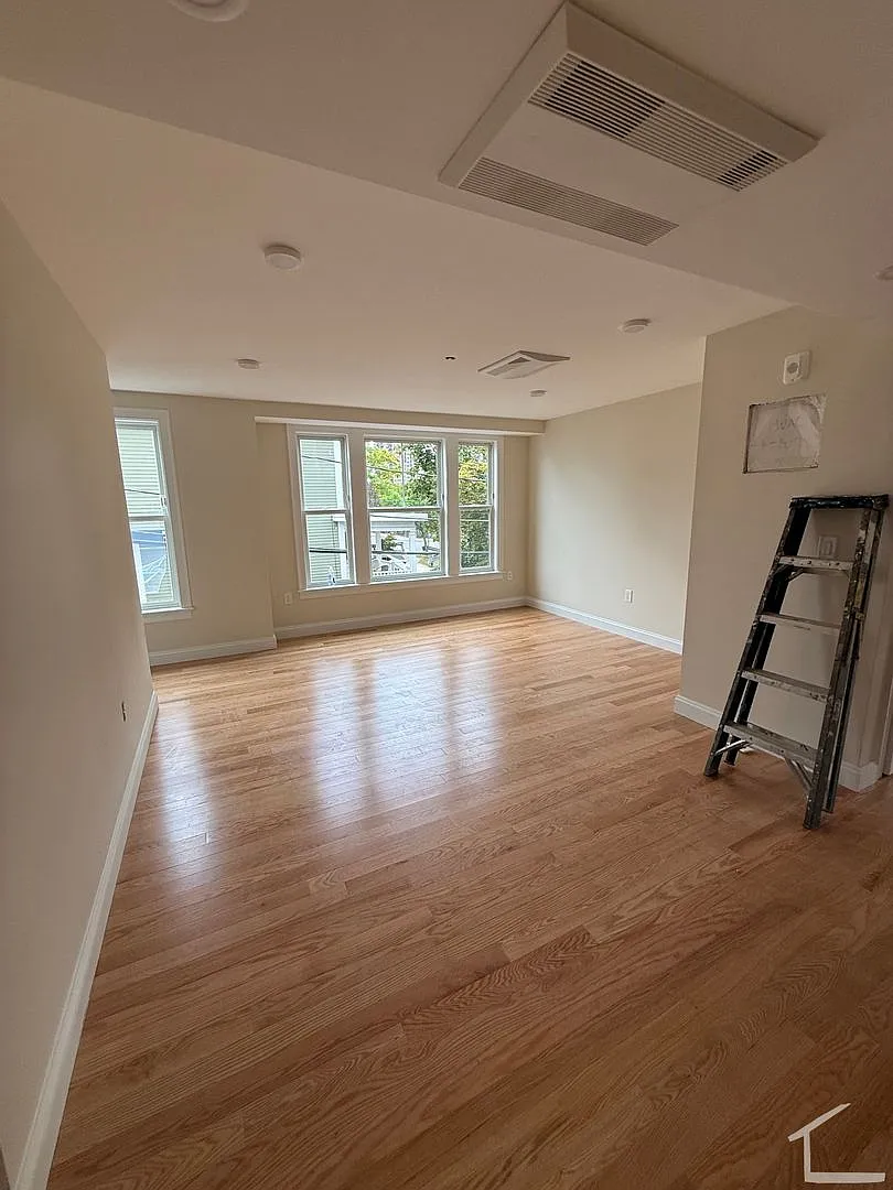 Brand new Listing in Allston Sept 15th move in — Photo 3