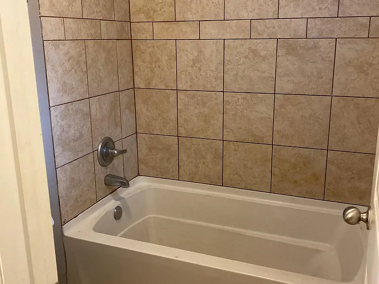 1360 Elsie Ln — Photo 12