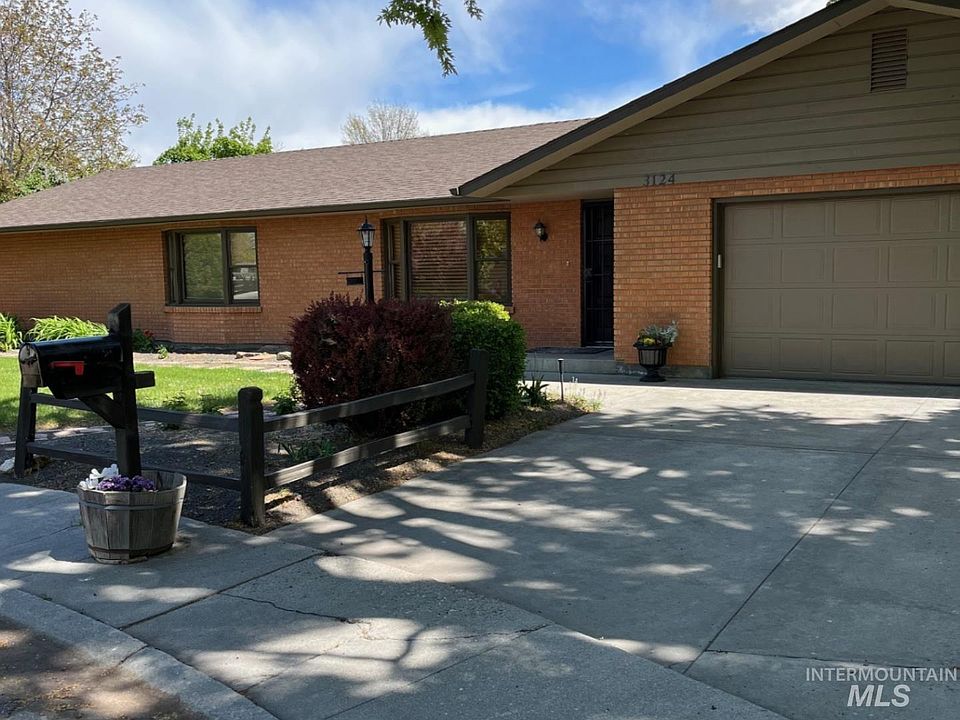 1st image of 3124 Ponderosa Pl