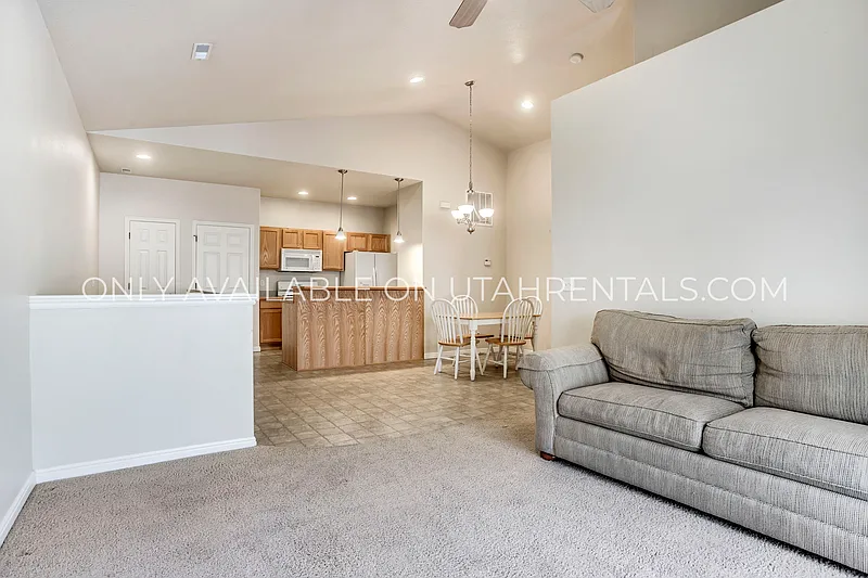 Building Photo - 1132 Canyon Meadow Dr #4