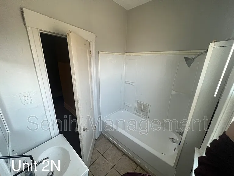 3980 Helen St — Photo 6