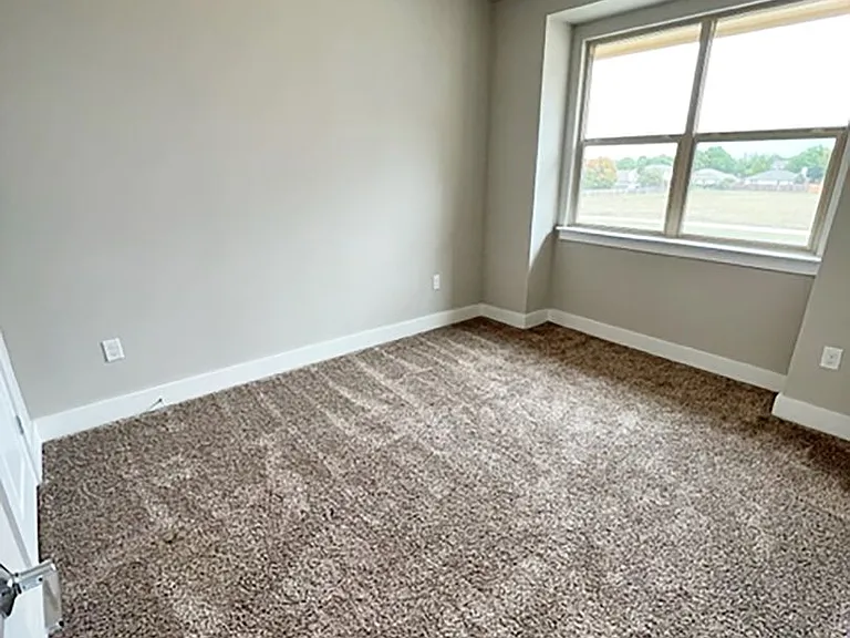 3605 Bonnie Brae St — Photo 9