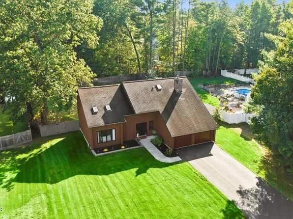 28 Marigold Drive, Queensbury, NY 12804