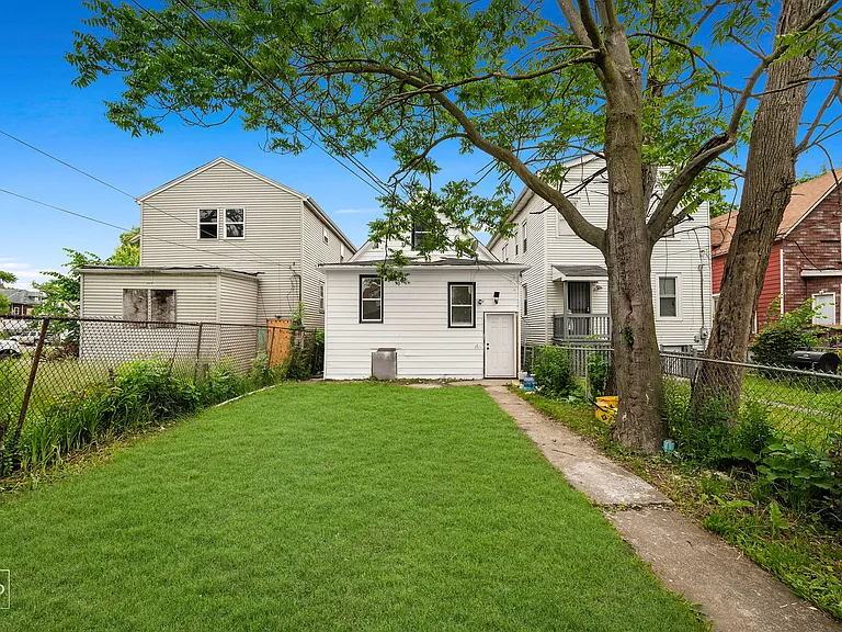 10623 S Perry Ave — Photo 7