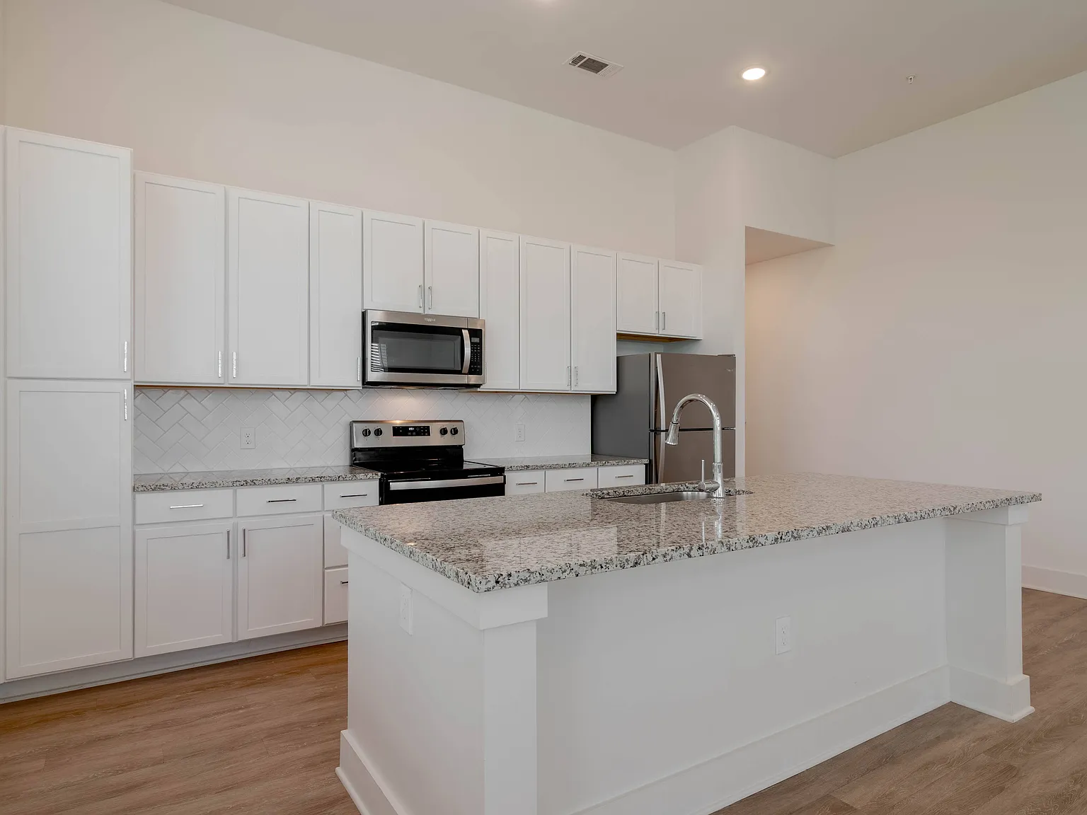 The Quincy Apartments — Photo 2